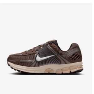 Nike Brown and Cream Athletic Shoes